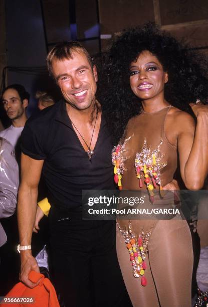 Thierry Mugler et Diana Ross lors du défilé Mugler collection prêt-à-porter printemps/été 91, Paris, octobre 1990, France.