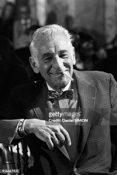 Le compositeur amériacin Leonard Bernstein à Paris le 3 mai 1977, France.
