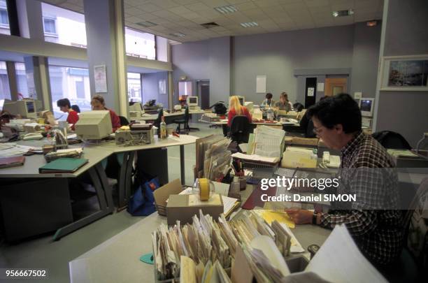 Centre de paiement de la Caisse Primaire d'Assurance Maladie le 3 novembre 1995 à Paris, France.