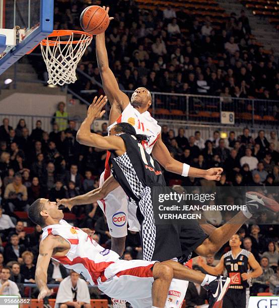 Nancy's Marcus Slaughter dunks the ball next to Orleans' Anthony Dobbins during their French ProA basketball match, on January 9, 2010 at the Jean...