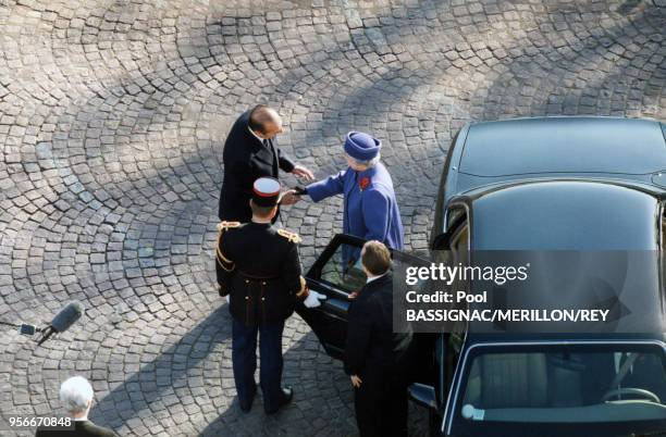 La reine Elizabeth II et le Président Chirac commémorent le 80ème anniversaire de la signature de l'armistice de la 1ère guerre mondiale, 11 novembre...