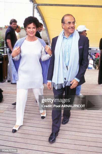 Nicole Avril et Jean-Pierre Elkabbach au tournoi de tennis de Roland Garros en juin 1995, Paris, France.