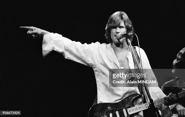 Le chanteur de Country américain Kris Kristofferson en concert à Paris avec sa femme Rita le 3 mai 1978, France.