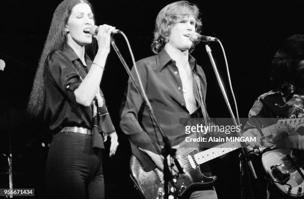Le chanteur de Country américain Kris Kristofferson en concert à Paris avec sa femme Rita le 3 mai 1978, France.