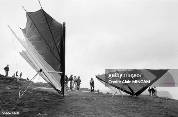 Deltaplanes au Cap Blanc-Nez le 6 mai 1978, France.