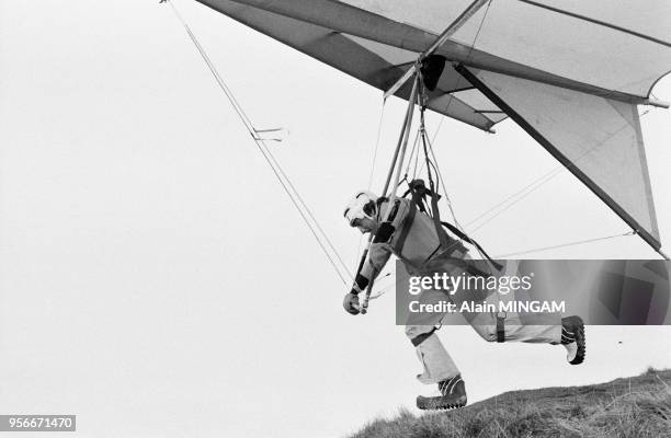 Deltaplanes au Cap Blanc-Nez le 6 mai 1978, France.