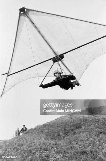 Deltaplanes au Cap Blanc-Nez le 6 mai 1978, France.