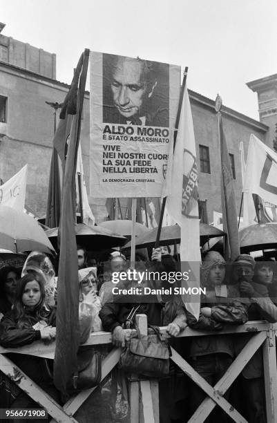 Les Brigades Rouges 1,947 Red Brigades Stock Photos, High-Res Pictures, and Images - Getty ...