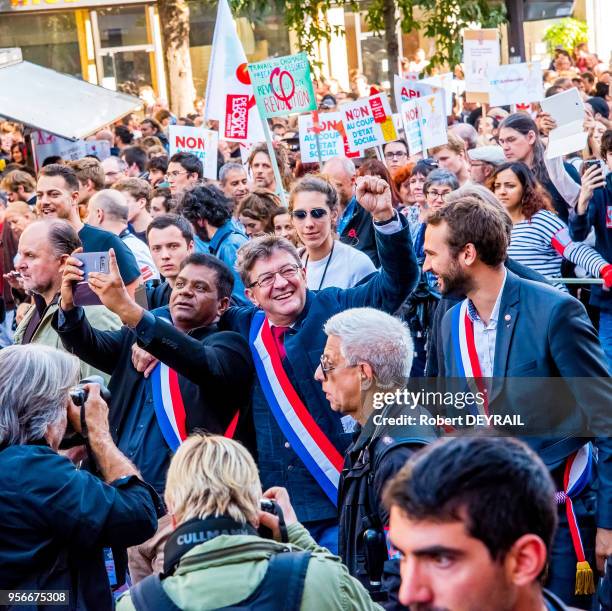 Jean-Luc Mélenchon président du mouvement "La France Insoumise" parmi des sympathisants, Place de La République après avoir manifesté contre les...