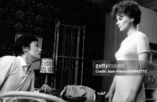 Alain Delon et Irina Demick sur le plateau du film Le Clan des Siciliens realise par Henri Verneuil en 1969 en France.