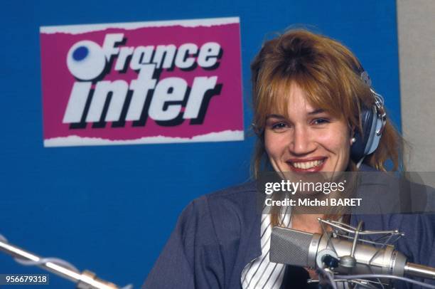 Clementine Celarie, animatrice de l'emission de radio 'Certains l'aiment jazz' sur France Inter, en novembre 1985 en France.