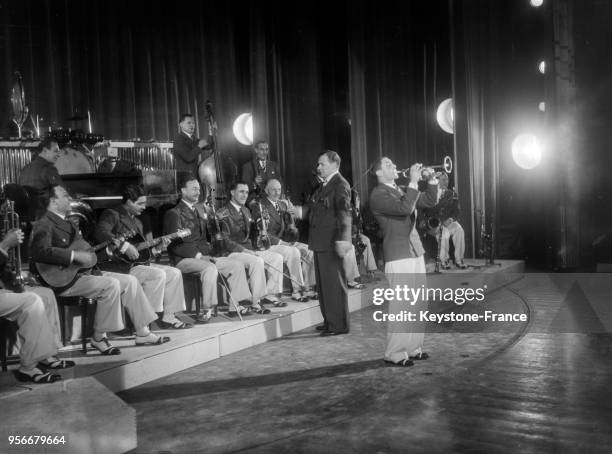 Jack Payne et son orchestre de jazz en 1935.