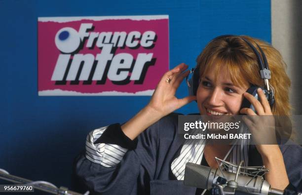 Clementine Celarie, animatrice de l'emission de radio 'Certains l'aiment jazz' sur France Inter, en novembre 1985 en France.