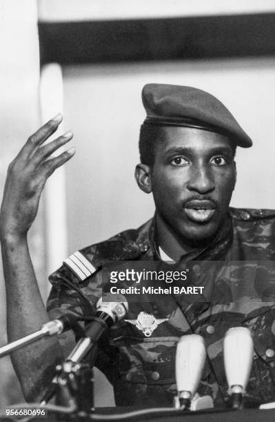 Portrait de Thomas Sankara, le président du Conseil national révolutionnaire du Burkina Faso, le 6 octobre 1983.