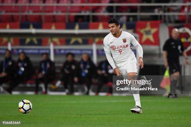 Elkeson of Shanghai SIPG in action during the AFC Champions League Round of 16 first leg match between Kashima Antlers and Shanghai SIPG at Kashima...