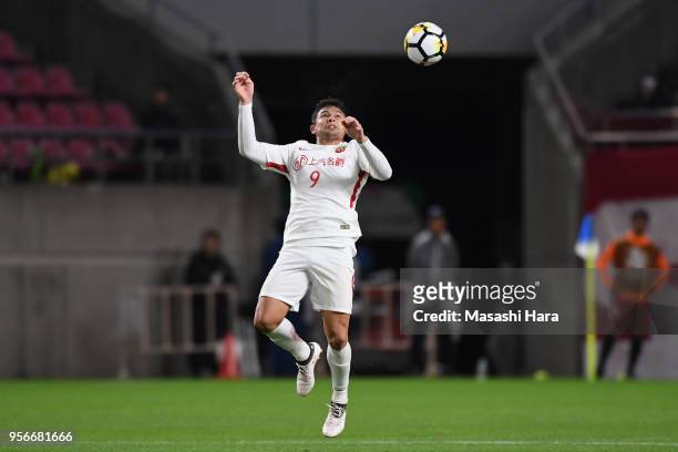 Elkeson of Shanghai SIPG in action during the AFC Champions League Round of 16 first leg match between Kashima Antlers and Shanghai SIPG at Kashima...