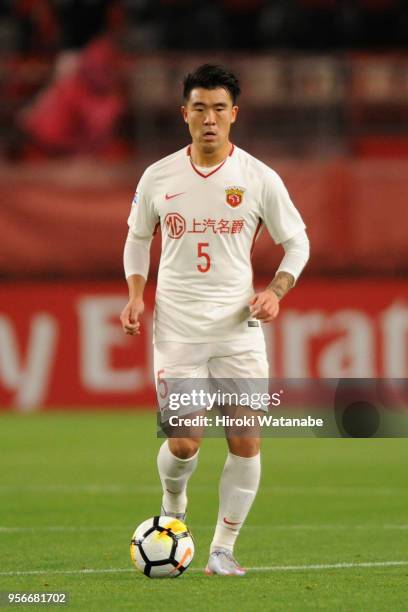 Shi Ke of Shanghai SIPG in action during the AFC Champions League Round of 16 first leg match between Kashima Antlers and Shanghai SIPG at Kashima...