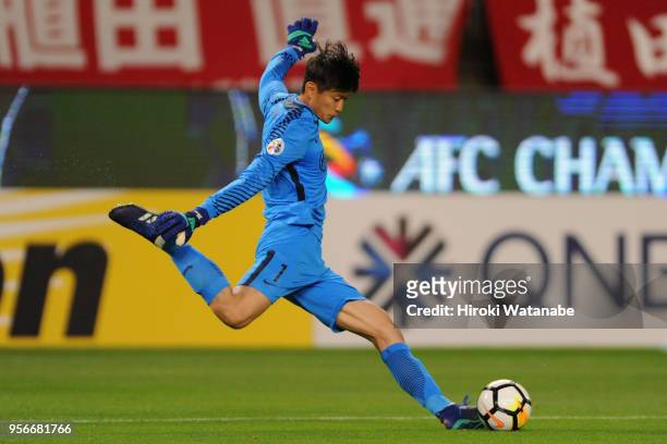 Yan Junling of Shanghai SIPG in action during the AFC Champions League Round of 16 first leg match between Kashima Antlers and Shanghai SIPG at...