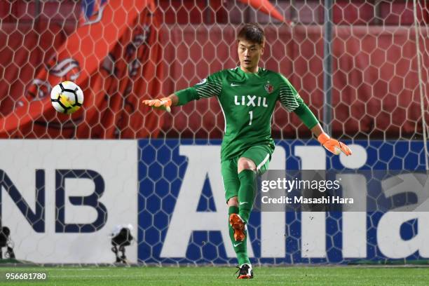 Kwoun Sun-tae of Kashima Antlers in action during the AFC Champions League Round of 16 first leg match between Kashima Antlers and Shanghai SIPG at...