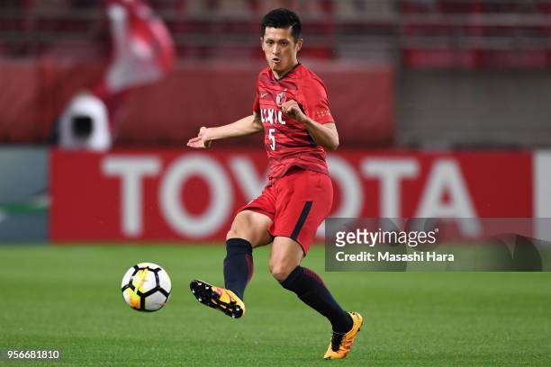 Naomichi Ueda of Kashima Antlers in action during the AFC Champions League Round of 16 first leg match between Kashima Antlers and Shanghai SIPG at...
