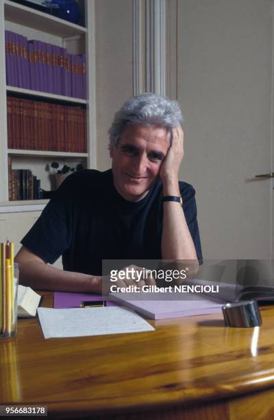 Portrait de l'écrivain français Jean-Loup Dabadie, en 1993.