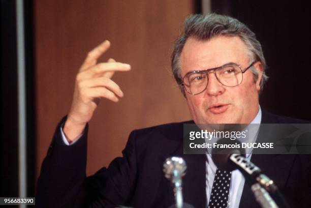 Portrait de Pierre Mauroy, le premier ministre français, en juin 1981.