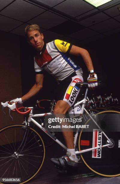 Le cycliste américain Greg LeMond sur son vélo, en août 1986.