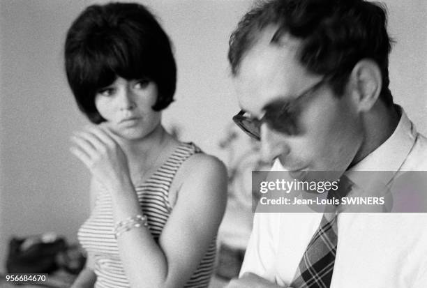 Le réalisateur Jean-Luc Godard et l'actrice Brigitte Bardot pendant le tournage du film ?Le Mépris?, en 1963, en Italie.