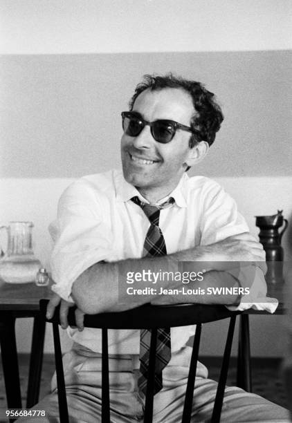 Portrait du réalisateur français Jean-Luc Godard pendant le tournage du film ?Le Mépris?, en 1963, en Italie.