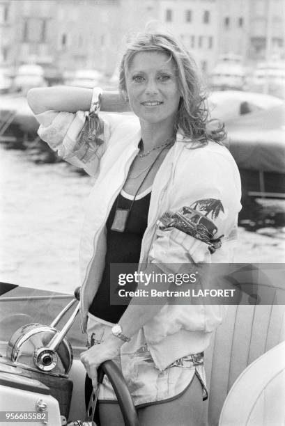 La chanteuse française Sheila en vacances à Saint-Tropez le 12 juillet 1979, France.