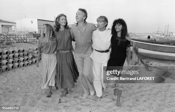 Rita Pavao, Alexandra Stewart, Jean-Pierre Cassel, Stéphane Audran et Béatrice Bruno lors du tournage du film 'Le Soleil en face' réalisé par Pierre...