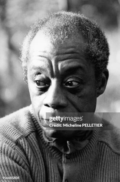 Portrait de l'écrivain américain James Baldwin en janvier 1983 à Saint-Paul-de-Vence, France.