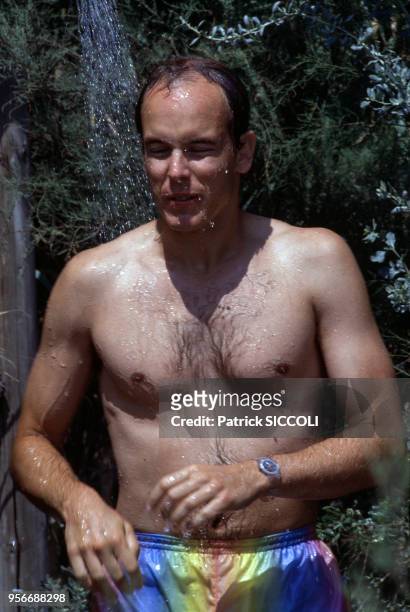 Le Prince Albert de Monaco en maillot de bain le 1er août 1988 à Monaco.
