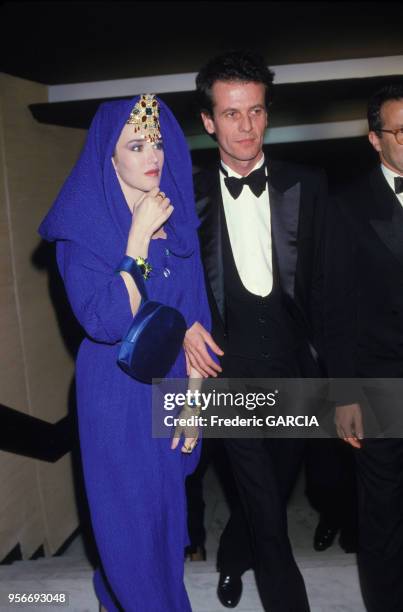 Portrait de l'actrice Isabelle Adjani et du décorateur Jacques Grange lors d'une soirée donnée autour du film 'Subway' de Luc Besson au Palais des...