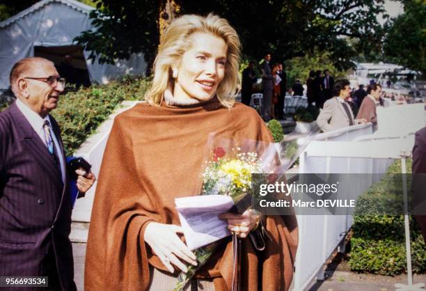 épouse de Karim Aga Khan IV, Gabrielle, au Prix de l'Arc de Triomphe le 3 ocotbre 1998 à Paris, France.