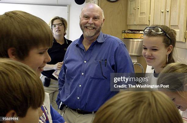 Craig Venter, the maverick biologist who mapped the Human Genome, is teaching DNA to middle school kids aboard his institute's travelling BioLab bus....