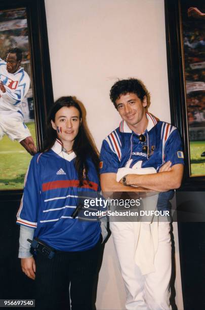 Romane Bohringer et Patrick Bruel soutiennent l'Equipe de France lors du quart de finale contre l'Italie au stade de France, 3 juillet 1998, Saint...