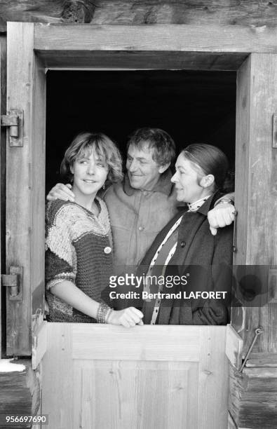 Anne Bennent aves son père heinz et sa mère Diane dans leur chalet à Valais en Suisse le 10 janvier 1980.