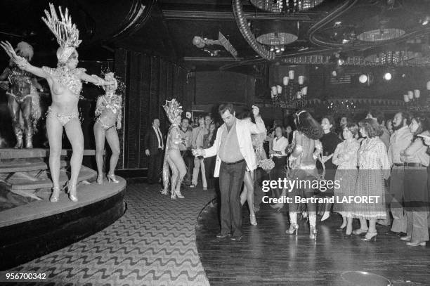 Spectacle dans la boîte de nuit le 'Club 78' à Paris en janvier 1980, France.