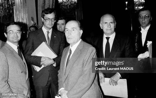 François Mitterrand avec Jean-Louis Bianco et Jacques Attali à l'Elysée le 10 novembre 1984 à Paris, France.