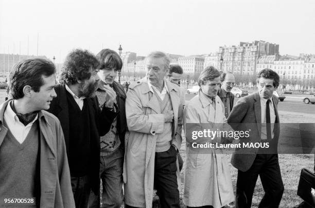 Marek Halter, André Glucksmann, Yves Montand, Bernard Kouchner et lvan Levaï lors d'une manifestation contre la venue à Paris du général Jaruzelski,...