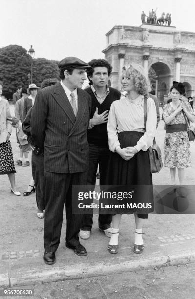 Le réalisateur Claude Lelouch et les acteurs Robert Hossein et Nicole Garcia pendant le tournage du film 'Les Uns et les Autres' en août 1980 à...