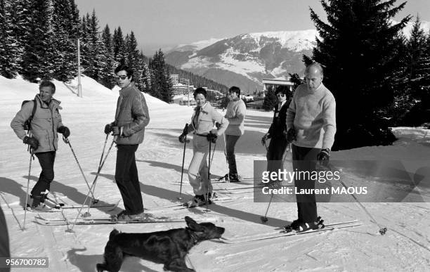 Le président de la République Valéry Giscard d'Estaing aux sports d'hiver avec son épouse Anne-Aymone, ses filles Jacinte et Valérie-Anne et son fils...