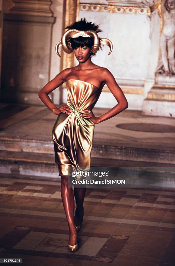 Défilé haute-couture Givenchy printemps-été 1997