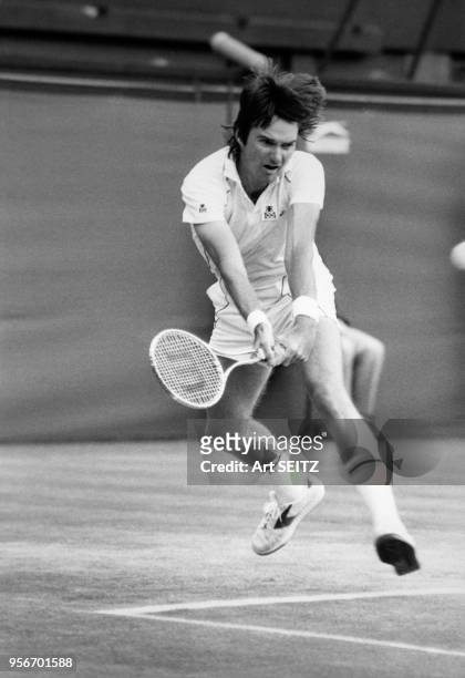 Portrait du joueur de tennis américain Jimmy Connors au tournoi de Wimbleon en 1982 à Wimbledon, Royaume-Uni.