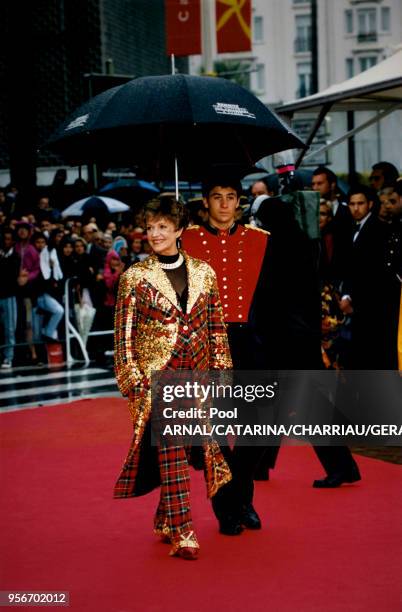 Jeanne Moreau en tenue écossaise au Festival de Cannes en mai 1997, France.