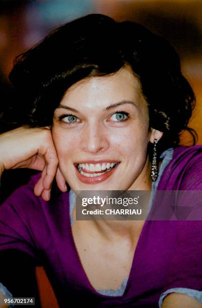 Milla Jovovich en février 2000 à Berlin, Allemagne.