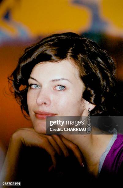 Milla Jovovich en février 2000 à Berlin, Allemagne.