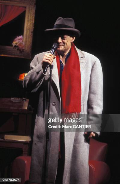 Le chanteur français Philippe Léotard sur scène en 1993.