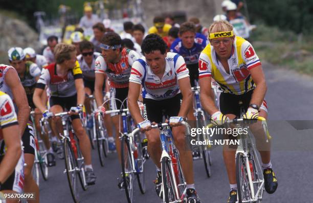 Les cyclistes Stephen Roche et Laurent Fignon pendant une course.